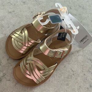Oshkosh 5T gold sandals BNWT
